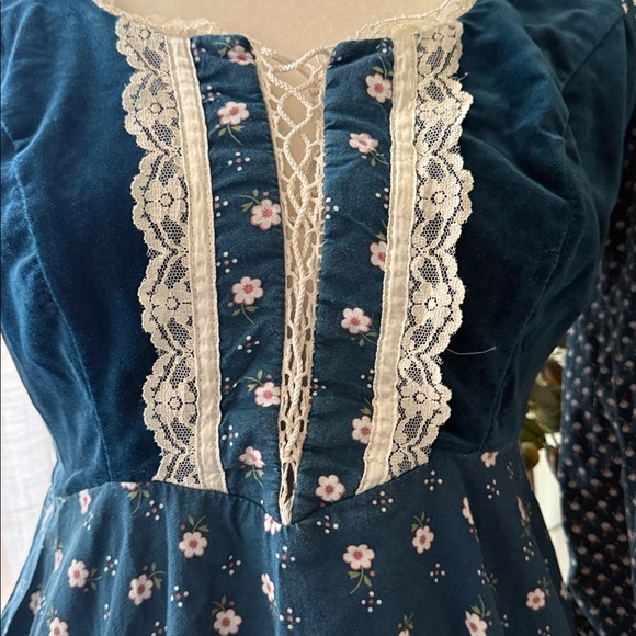 Gunne Sax Dresses & Skirts - Gunne Sax Blue Floral Mini Dress